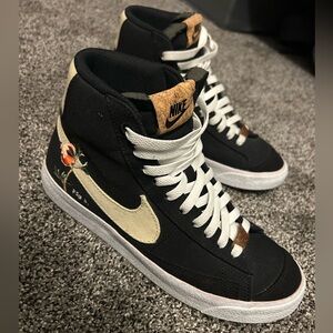 Nike - Blazer Mid 77 "Pomegranate" sneakers - High-Tops